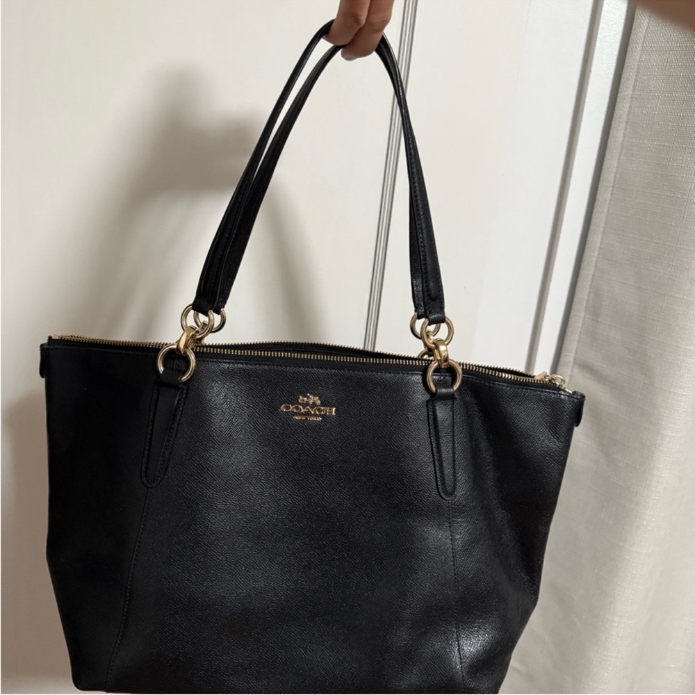 Coach Black Leather Shoulder Bag